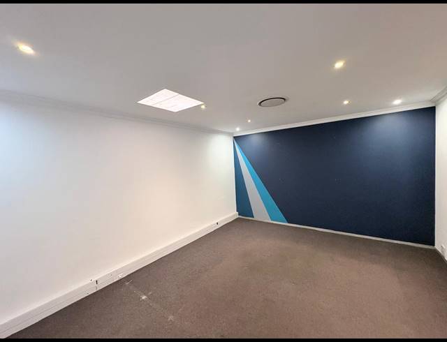 110M² OFFICE TO LET IN FOURWAYS